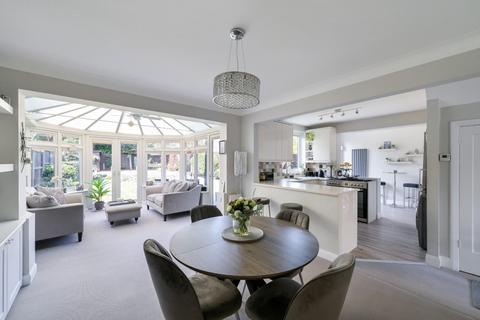 106 Edenfield Gardens, Worcester Park, KT4 7DY