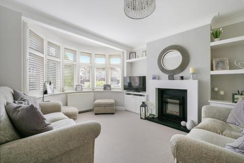 106 Edenfield Gardens, Worcester Park, KT4 7DY