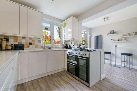 106 Edenfield Gardens, Worcester Park, KT4 7DY