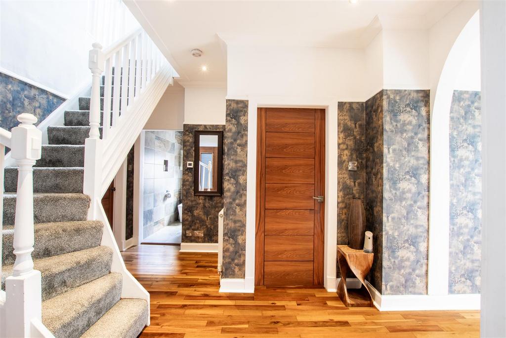 Hallway-2.jpg