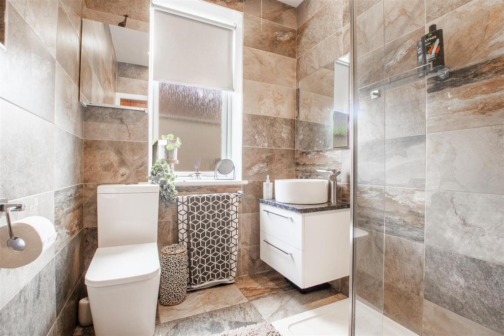 Bathroom.2-1.jpg