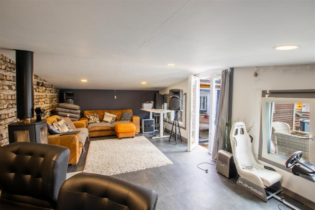 External.room-2.jpg