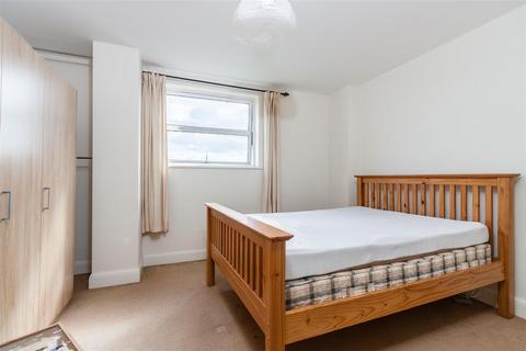 2 bedroom apartment for sale, Rivers House ¦ Kew Bridge ¦ Riverside ¦ TW8