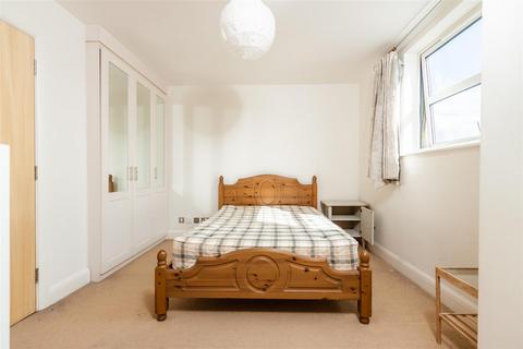 2 bedroom apartment for sale, Rivers House ¦ Kew Bridge ¦ Riverside ¦ TW8