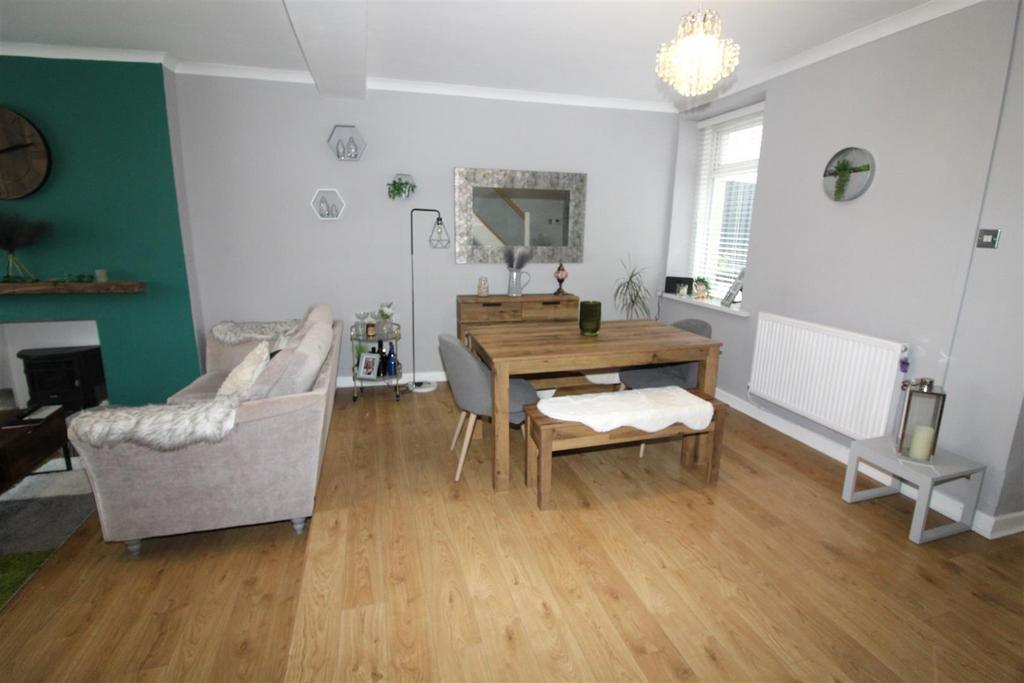Lounge/Dining Room