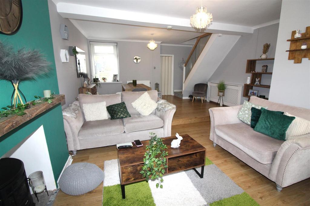 Lounge/Dining Room