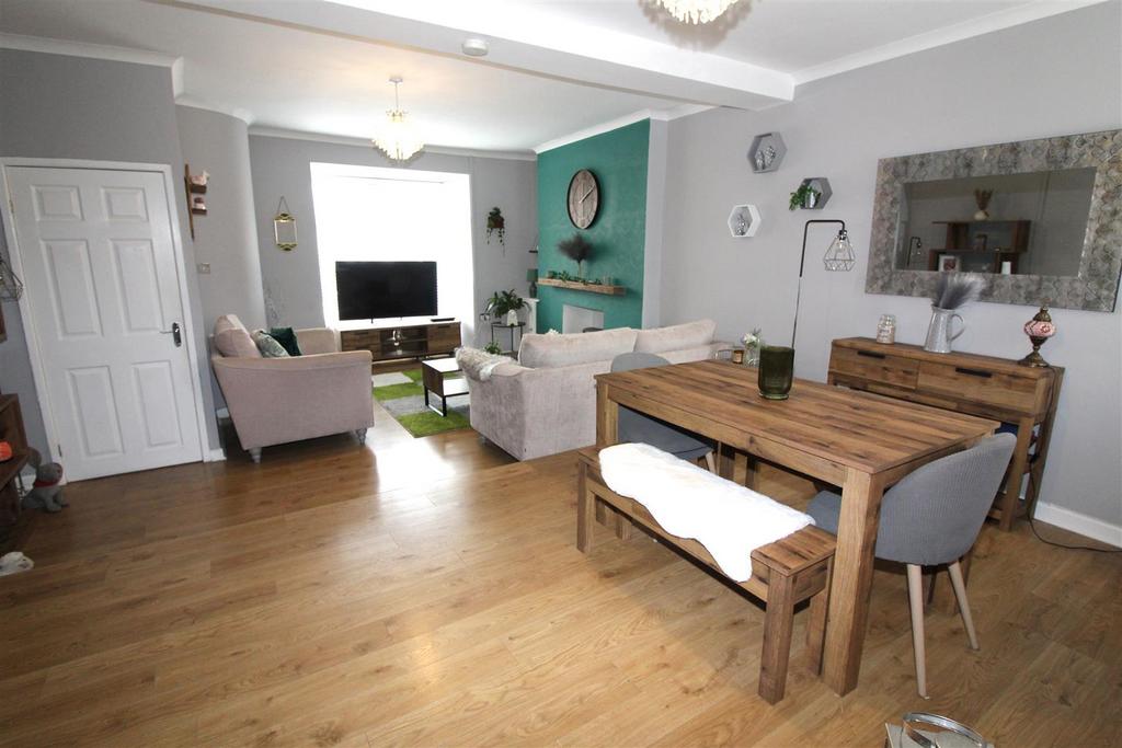 Lounge/Dining Room