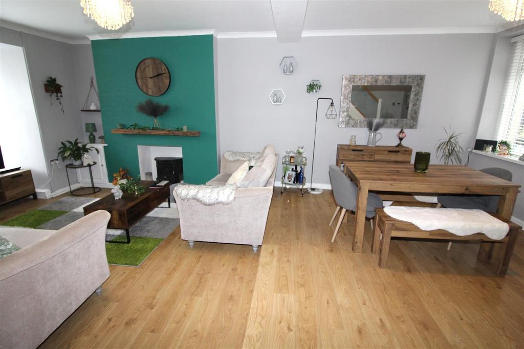 Lounge/Dining Room