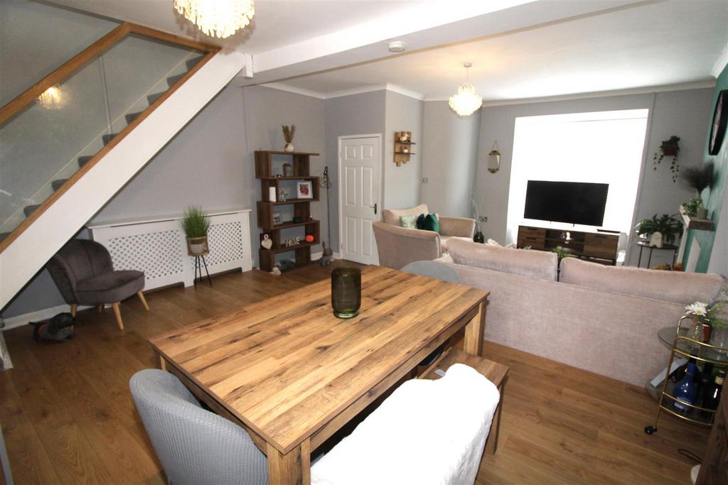 Lounge/Dining Room