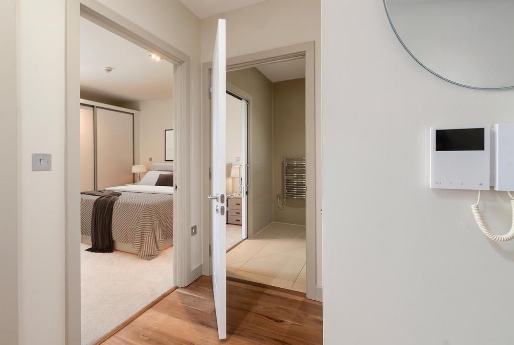 Apt25-hallway-vs.jpg