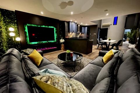 2 bedroom penthouse to rent, Albion Street, Leeds LS2