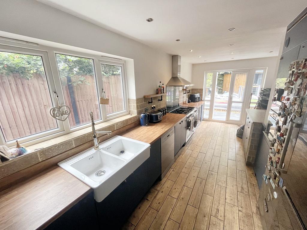 4 Tudor Road