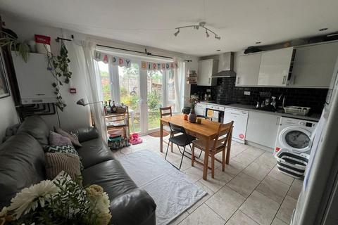 5 bedroom semi-detached house to rent, Small Lane, Bristol BS16