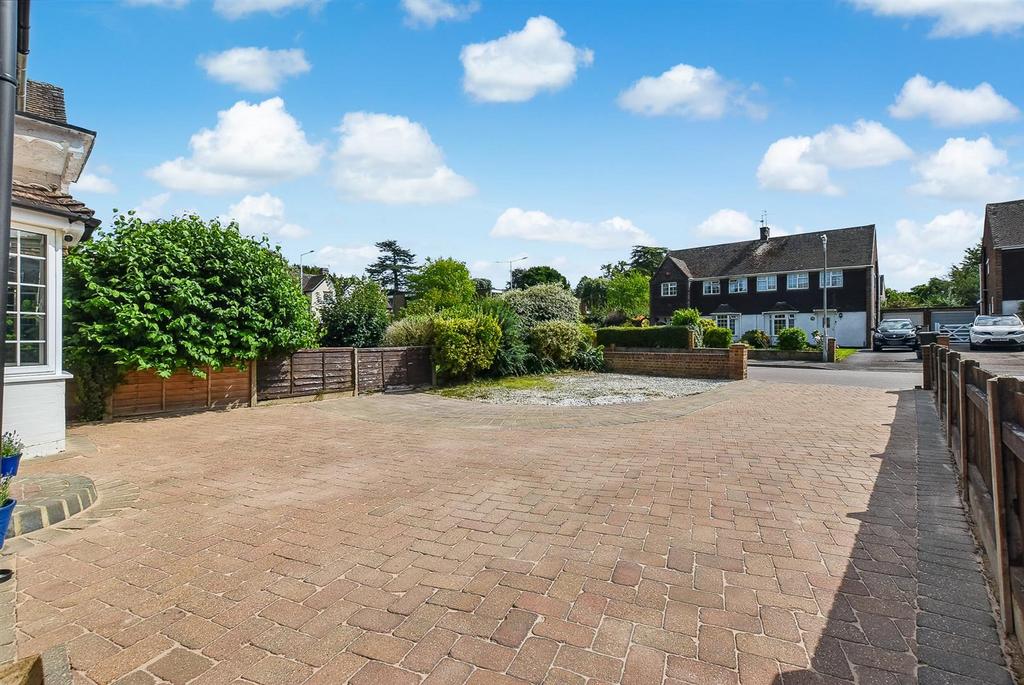 Ample Driveway.jpg