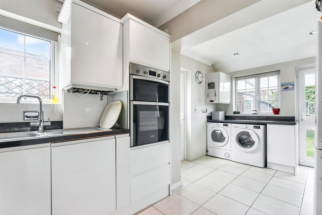 Kitchen..jpg