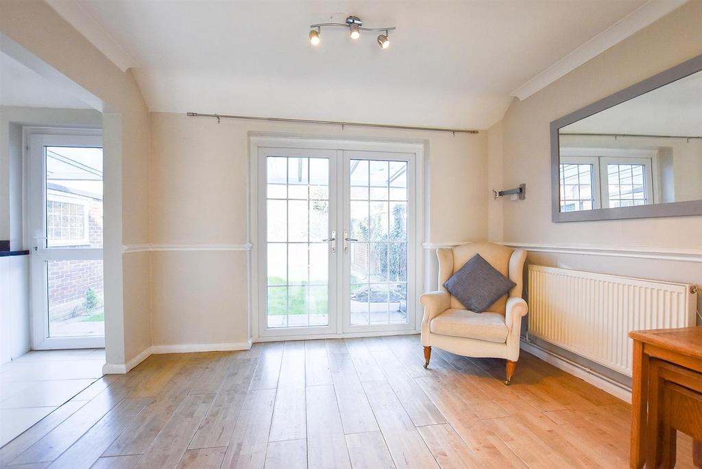 Dining room-2.jpg