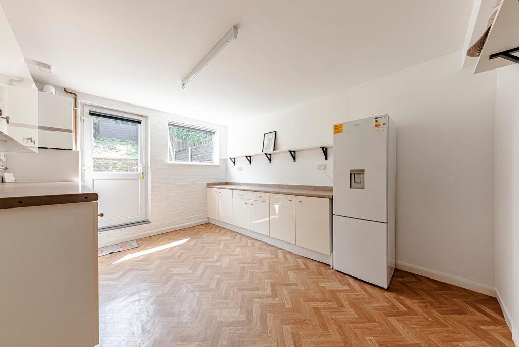 Utility Room (2)