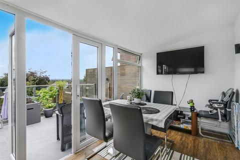 3 bedroom semi-detached house for sale, Cleve Avenue, Toton