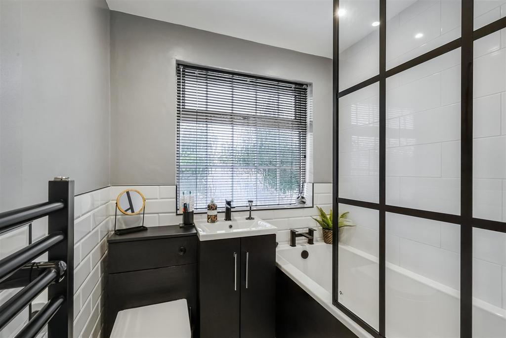 Bathroom 1 1.jpeg