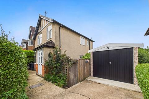 9 Coronation Road, Nottingham, NG3 5JN