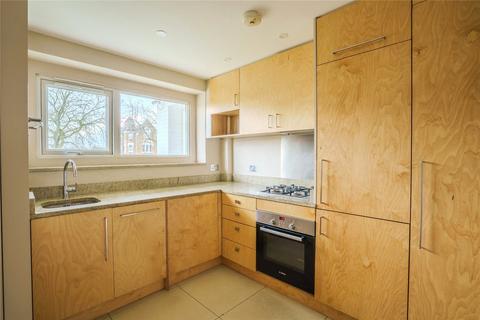 3 bedroom apartment to rent, High Trees, London, SW2