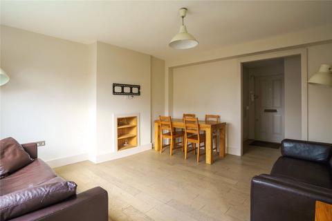 3 bedroom apartment to rent, High Trees, London, SW2