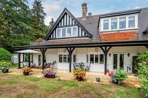2 bedroom apartment for sale, BURNHAMS ROAD, LITTLE BOOKHAM, KT23