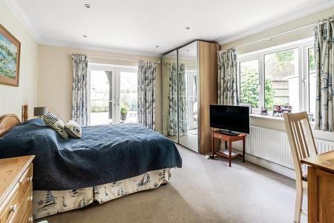2 bedroom apartment for sale, BURNHAMS ROAD, LITTLE BOOKHAM, KT23