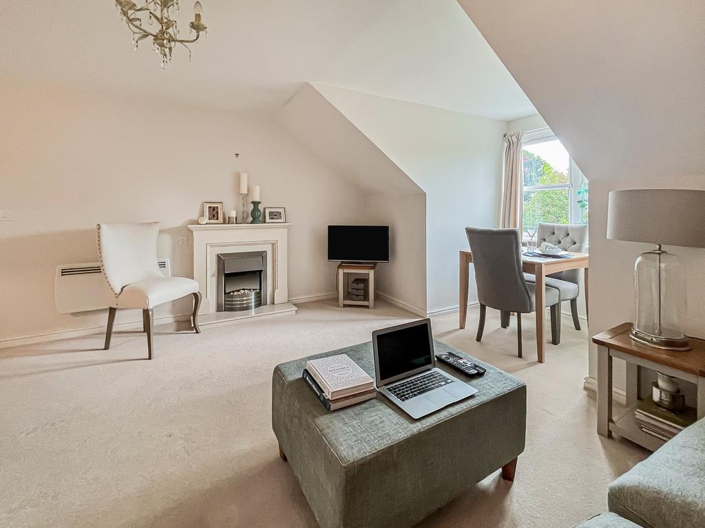 Sitting/Dining Room