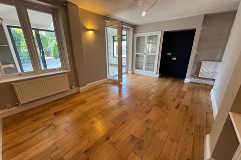 4 bedroom semi-detached house to rent, Farleigh Road, Pershore WR10