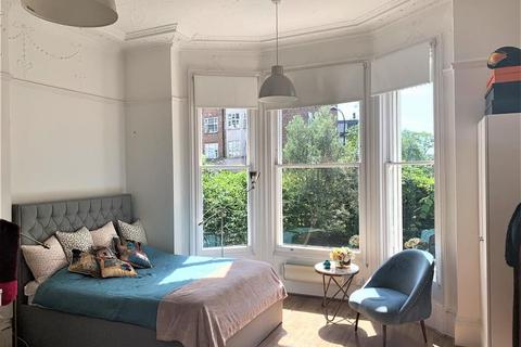 Studio to rent, London NW3