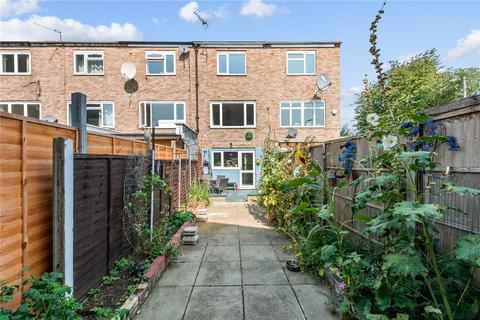 2 Cromford Path, London, E5 0TG