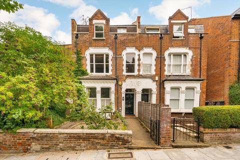 Cromwell Avenue, London N6