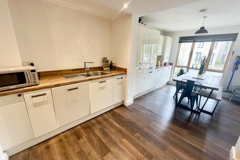 3 bedroom semi-detached house for sale, Nevinson Road, Swindon