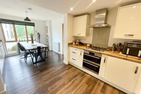 3 bedroom semi-detached house for sale, Nevinson Road, Swindon