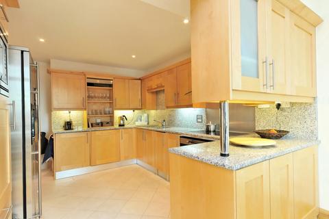 2 bedroom flat for sale, Belvedere Road, London SE1