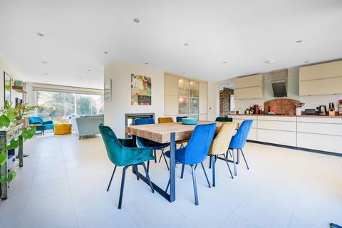 3 bedroom detached house to rent, Meads Road, Boxgrove, Guildford, GU1
