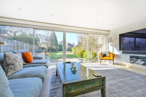 3 bedroom detached house to rent, Meads Road, Boxgrove, Guildford, GU1