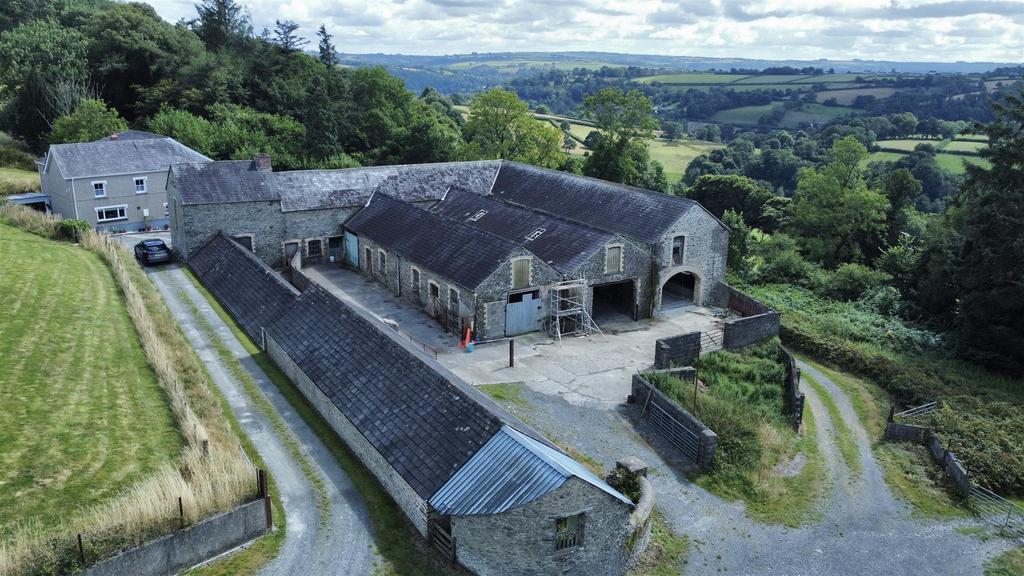 Further traditional stone outbuildings