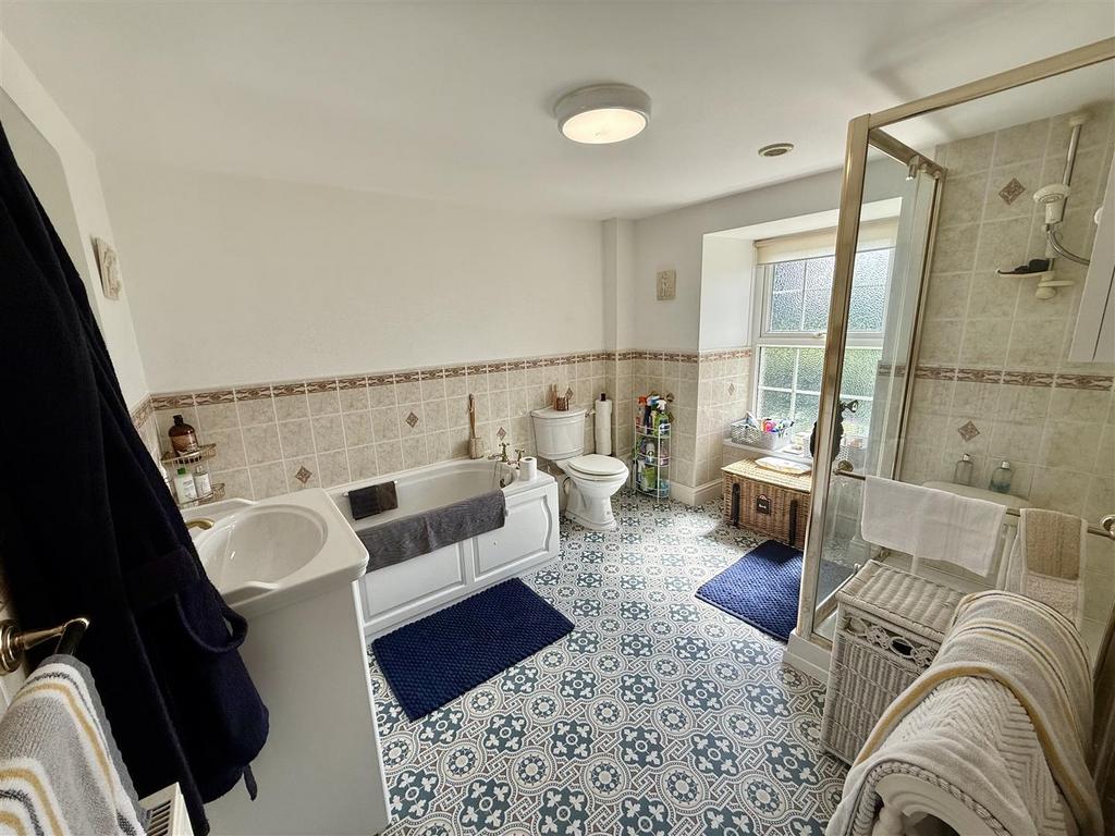 En suite bathroom