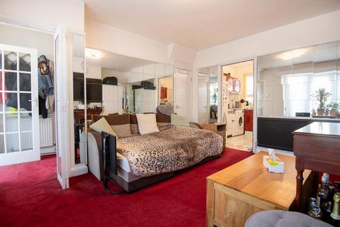 2 bedroom house for sale, Mannock Road, Wellingborough