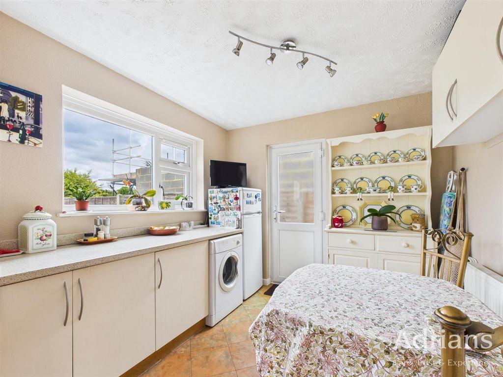 Kitchen /