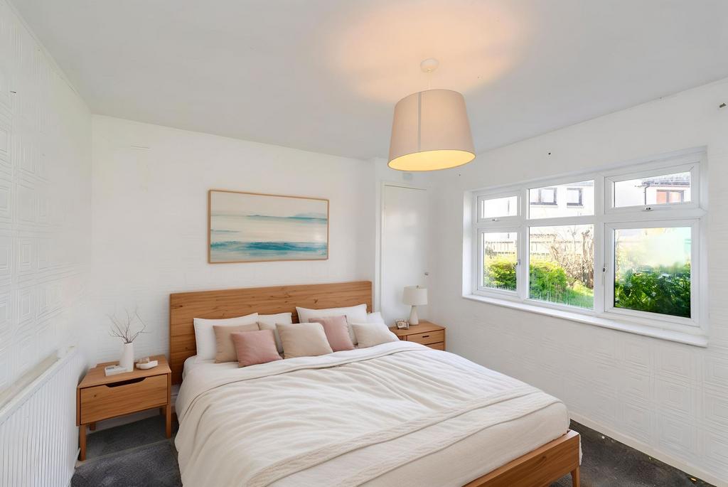 Bedroom (VIRTUALLY STAGED)