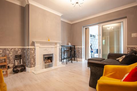 3 bedroom terraced house to rent, Harington Avenue, York YO10