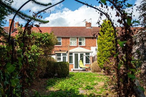 3 bedroom terraced house to rent, Harington Avenue, York YO10