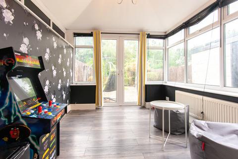 3 bedroom terraced house to rent, Harington Avenue, York YO10