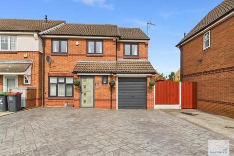 4 bedroom semi-detached house for sale, Sheridan Way, Hucknall