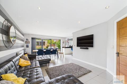 4 bedroom semi-detached house for sale, Sheridan Way, Hucknall