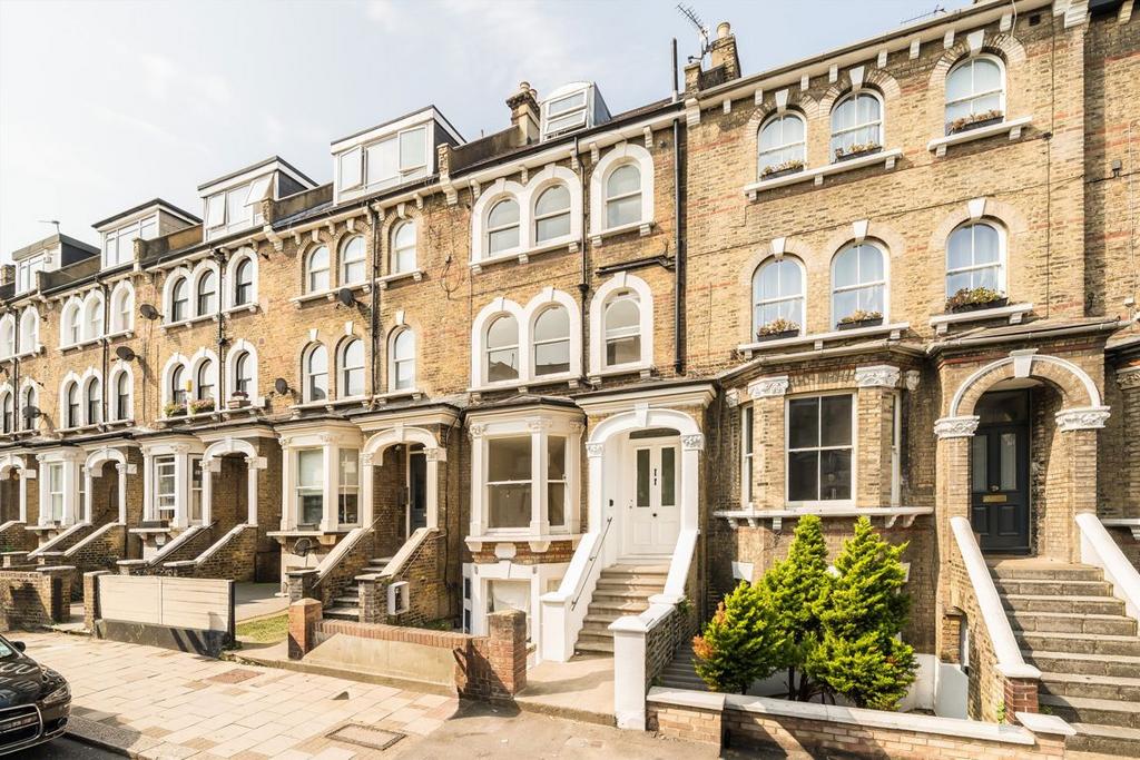 Victoria Rise Clapham Victoria Rise, London SW4 3 bed flat - £595,000