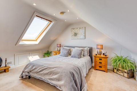 4 bedroom property for sale, 4 The Vineries, St Saviour